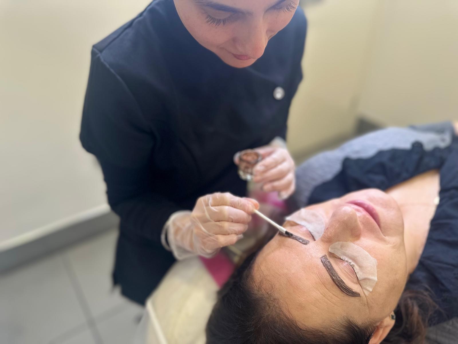Step 2 - Eyebrows - Apply Tint